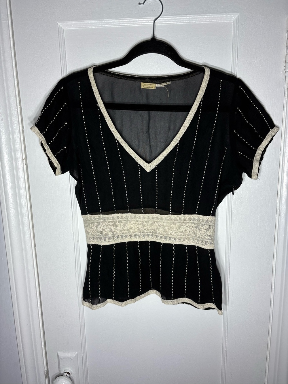 Max Studio Black Short Sleeve V-Neck Top with Cream Trim